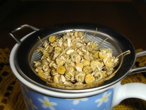chamomile-tea image courtesy of pixabay.com
